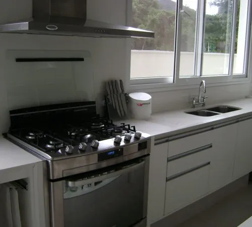 Cozinhas – obra 17 da Marmoraria Mundo das Pedras em Ubatuba