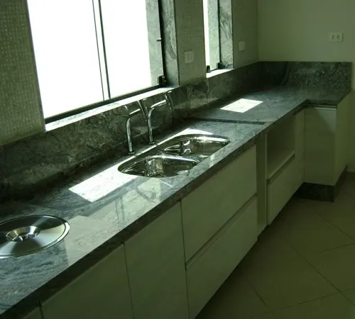 Cozinhas – obra 21 da Marmoraria Mundo das Pedras em Ubatuba
