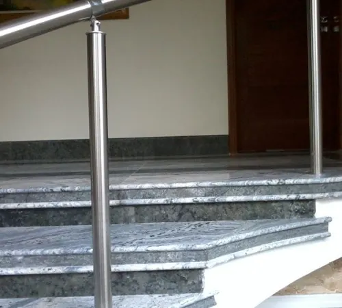 Escadas – projeto da Marmoraria Mundo das Pedras em Ubatuba
