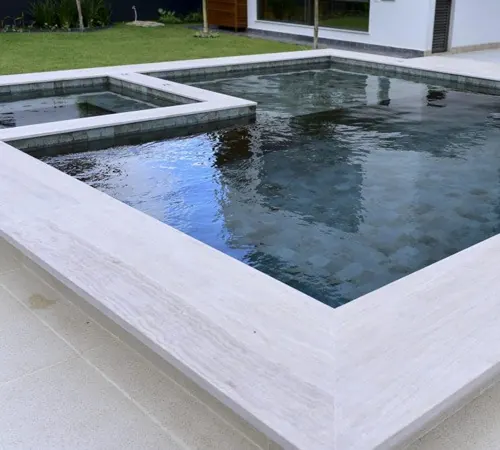 Piscinas – projeto da Marmoraria Mundo das Pedras em Ubatuba