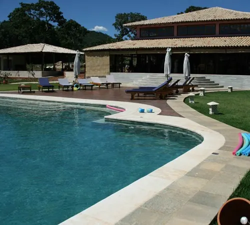 Piscinas – projeto da Marmoraria Mundo das Pedras em Ubatuba
